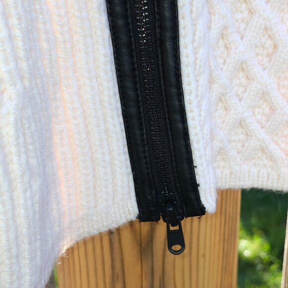 CLUB MONACO Cable Knit Skirt Women's One Size 100% Merino Wool - Picture 4 of 6